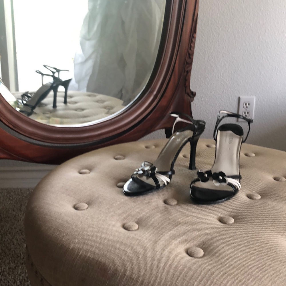Shoes/pumps - Picture 2 of 4